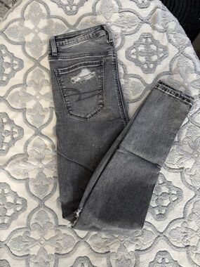American Eagle Outfitters Women's Gray Skinny Distressed Jeans